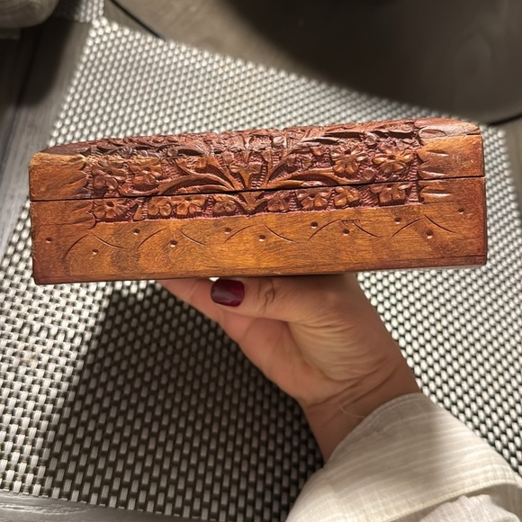 Indian Hand Carved Vintage Wooden Box - Picture 9 of 9